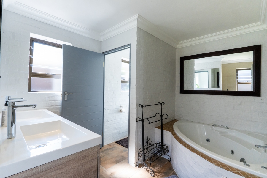 5 Bedroom Property for Sale in Van Riebeeckstrand Western Cape